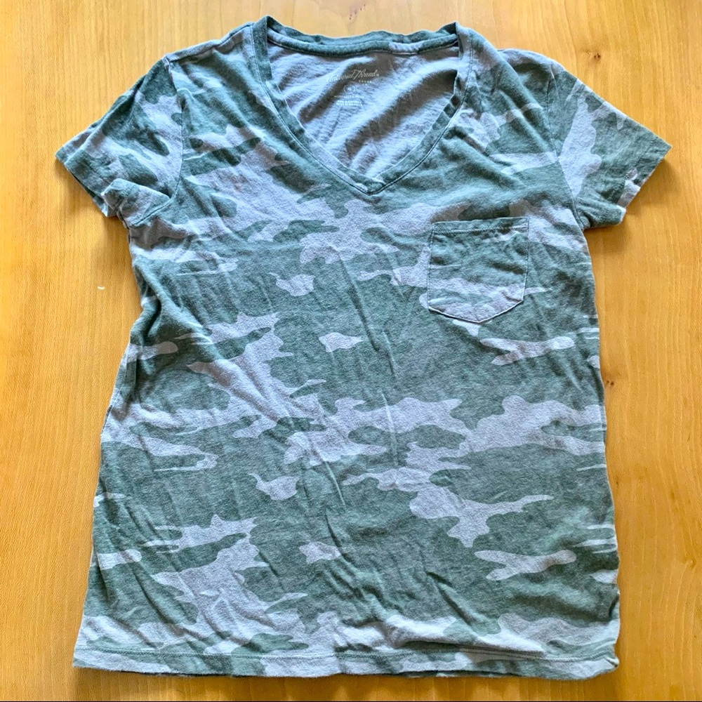 ✨ Universal Thread Camo V Neck Pocket Tee - XS